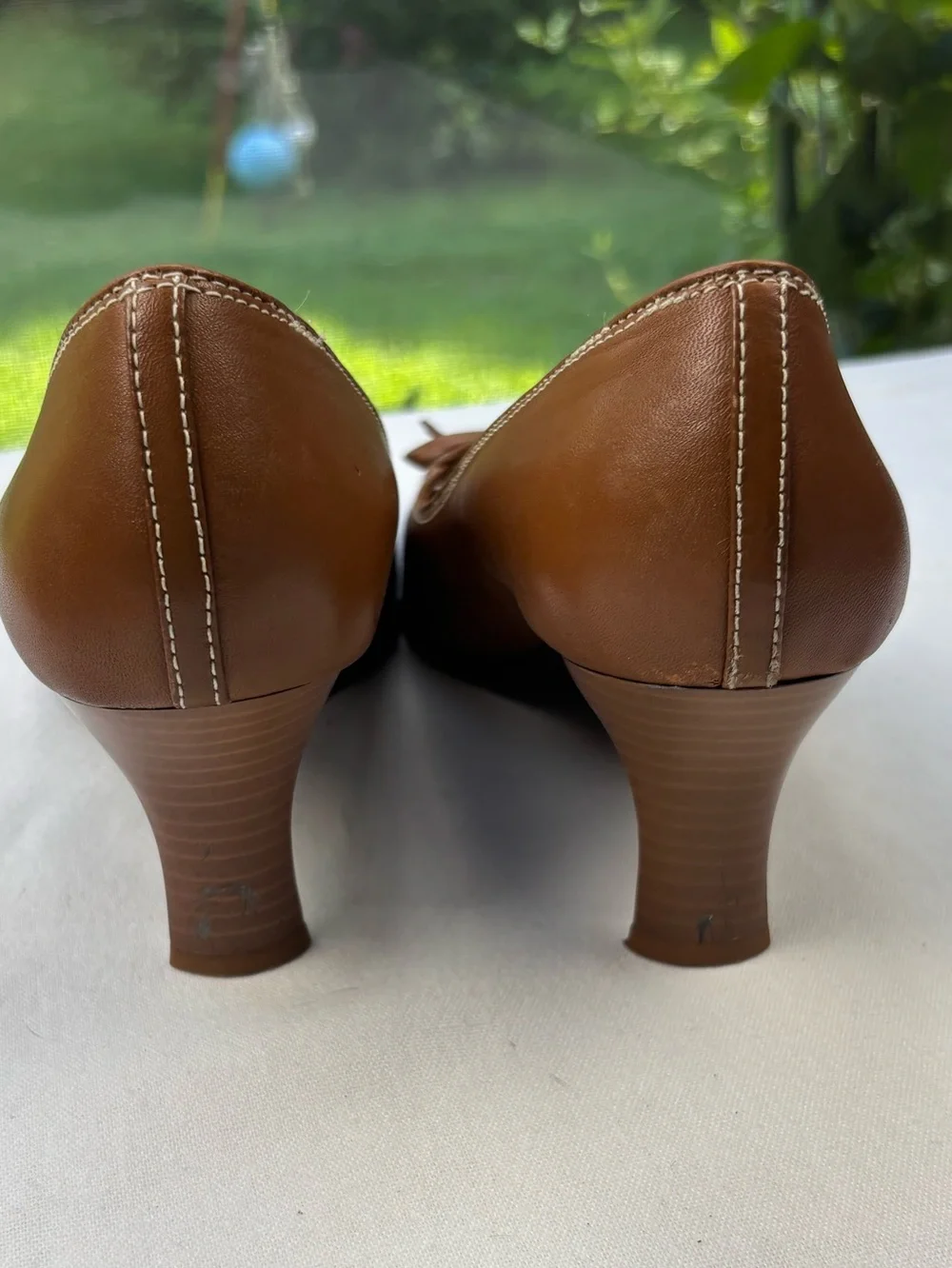 AEROSOLES Petunia Brown Leather Pumps Size 8.5 Kitten Heel Square Toe with Bow